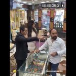 Smart jewel thief caught by shop owner…fail